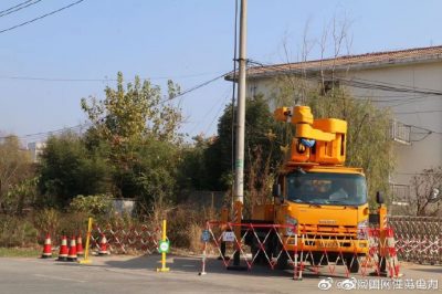 對(duì)10千伏神江124線027西25和27號(hào)桿進(jìn)行更換開(kāi)關(guān)及搭頭工作