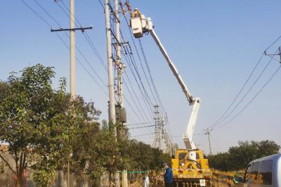 在10千伏6淮海六線85號桿，帶電安裝線路狀態(tài)指示儀