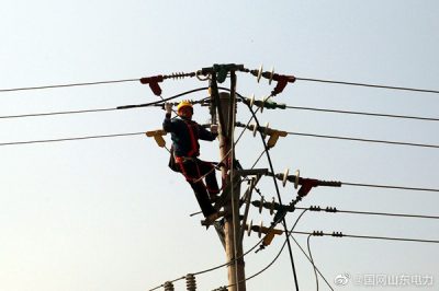 對(duì)轄區(qū)10千伏張磚線進(jìn)行檢修