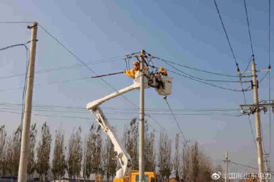 對(duì)1號(hào)至35號(hào)桿進(jìn)行帶電消缺，檢查、緊固設(shè)備螺絲