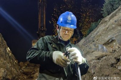 搶修受損電纜，及時恢復(fù)供電