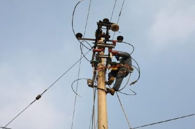 為10千伏李邢5328線更換電桿、金具