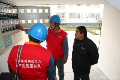 為村民進行安全用電宣傳和檢查