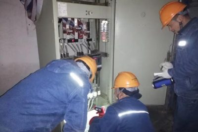 為陳倉(cāng)區(qū)新街鎮(zhèn)1號(hào)、新街七組大負(fù)荷臺(tái)區(qū)開展夜巡