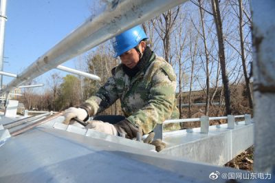 在110千伏州董線進(jìn)行線路加高改造工作