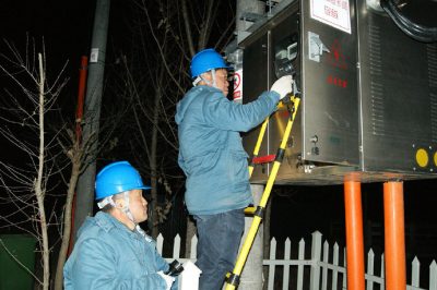 對(duì)服務(wù)區(qū)內(nèi)高負(fù)荷線路設(shè)備開展夜間特巡