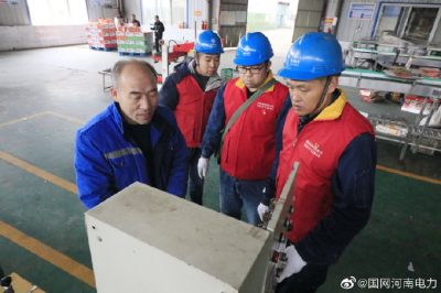 對轄區(qū)鴻瑞飲品的用電設施進行“問診”