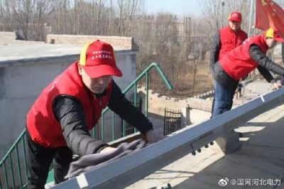 國網(wǎng)邢臺(tái)市任澤區(qū)供電公司開展變壓器增容帶電作業(yè)