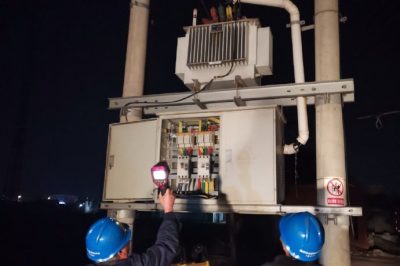 在夜間電力負(fù)荷高峰期對變壓器、線路進(jìn)行巡視