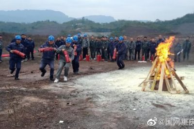 國網(wǎng)重慶綦南供電公司在12月4日至5日開展了為期2天的應(yīng)急演練、消防知識培訓(xùn)活動