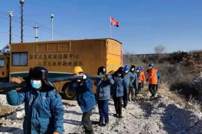 對(duì)鉆孔上方10千伏線(xiàn)路進(jìn)行切改，敷設(shè)300米電纜