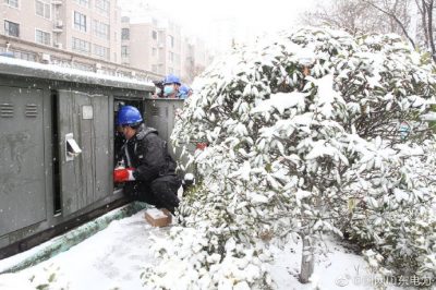 不畏風(fēng)雪忙搶修 保障寒冬“暖心電”