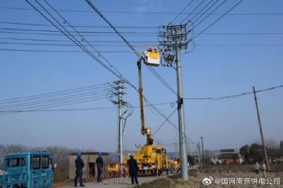 開展雄州變，龍池變，程橋變和長城變開展帶電安裝護(hù)套工作