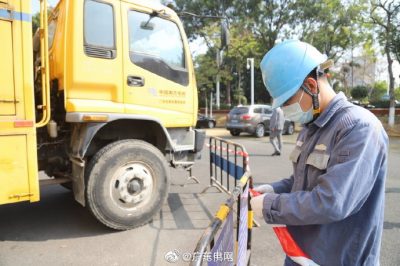 南方電網(wǎng)廣東東莞供電局的保電人員全程護航，助力“兩會”順利召開