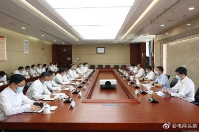 國家電網(wǎng)董事長辛保安赴國網(wǎng)河南電力檢查災(zāi)后重建供電保障工作慰問干部員工并開展調(diào)研